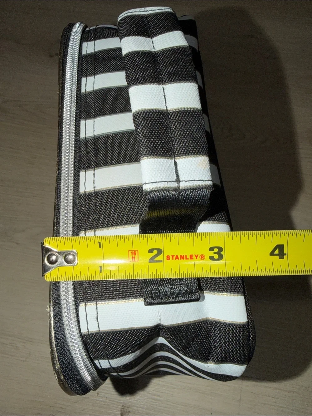 N/A stylish polka